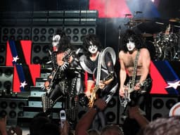 Kiss icon
