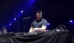 Deejay Silver Logo