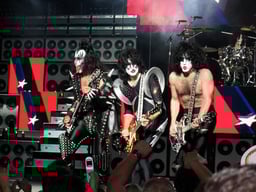 Kiss Logo