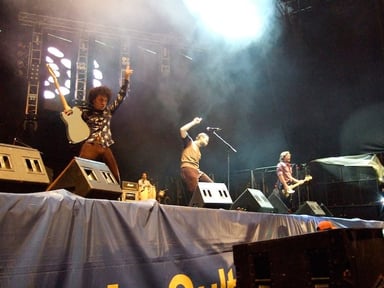 Los Amigos Invisibles Logo