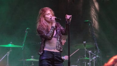 Suki Waterhouse Logo