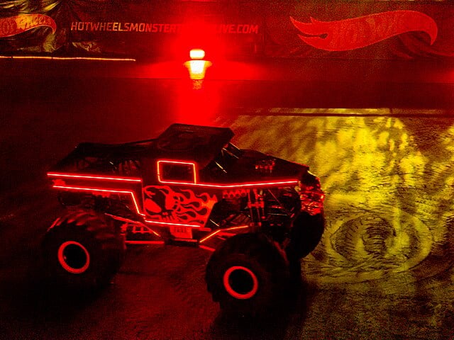 Hot Wheels Monster Trucks Live Glow-N-Fire
