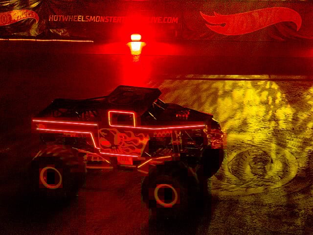 Hot Wheels Monster Trucks Live Glow-N-Fire